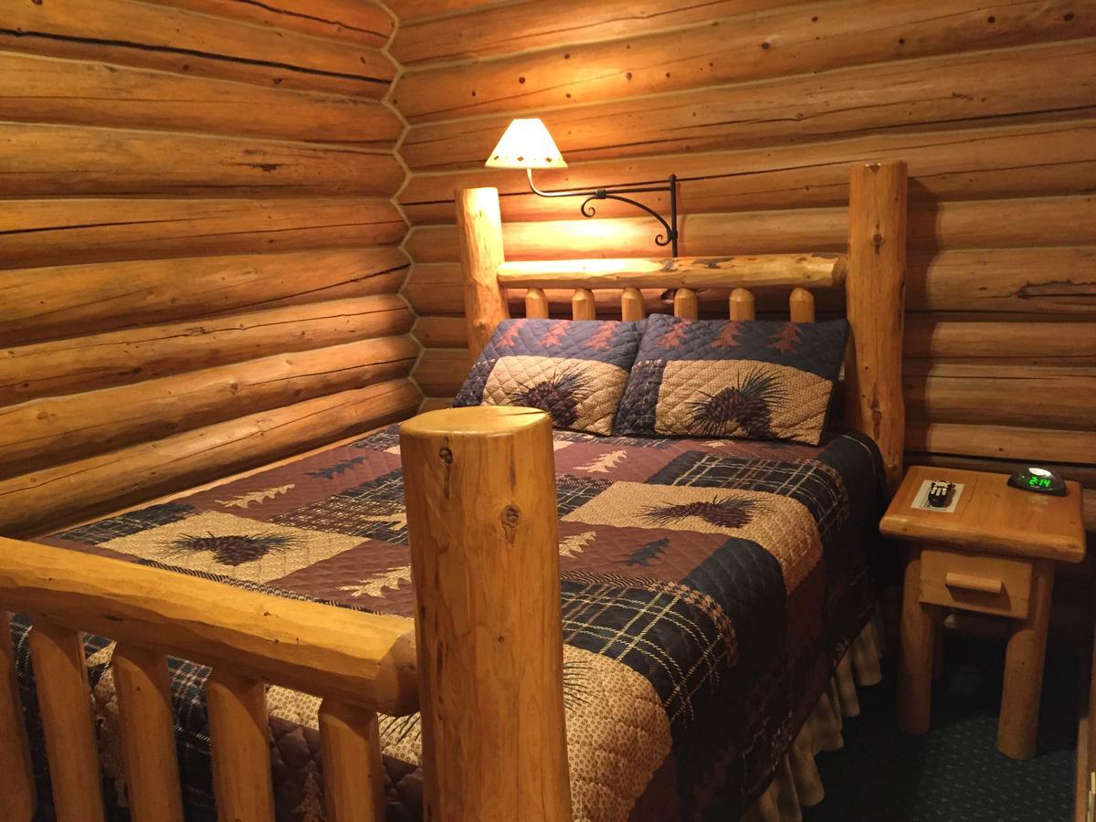 מלון Somers Bay Log Cabin Lodging מראה חיצוני תמונה