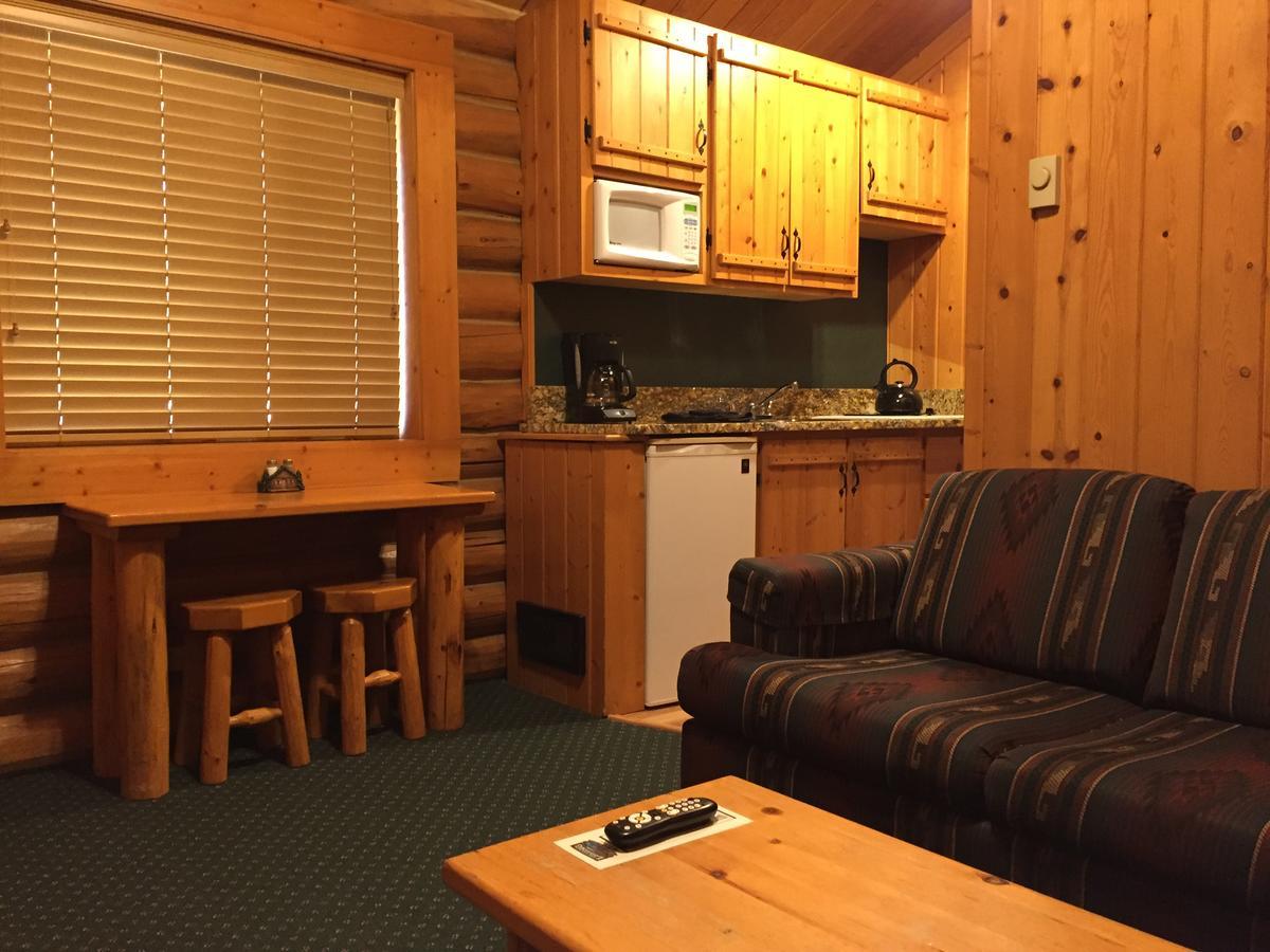 מלון Somers Bay Log Cabin Lodging מראה חיצוני תמונה